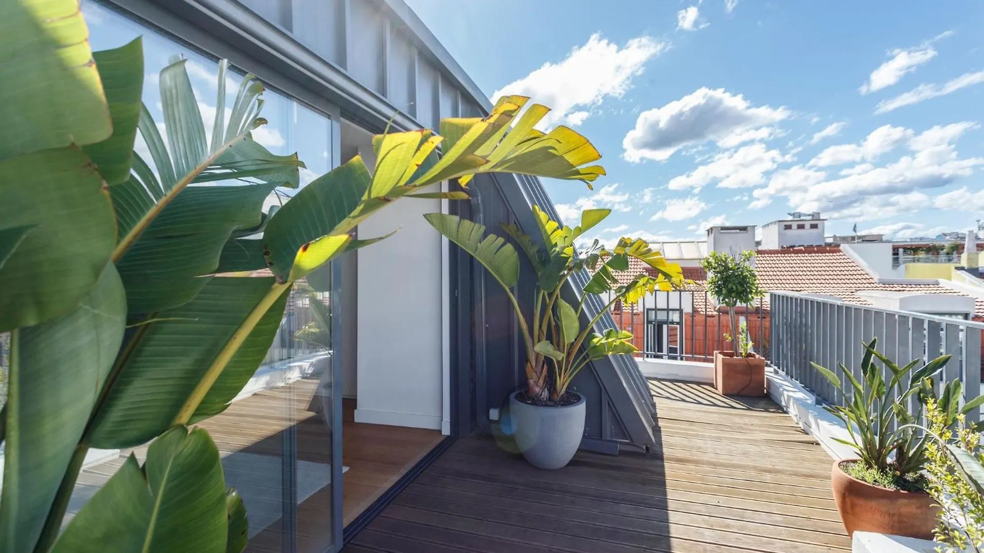 Luxurious Apartment With Balcony In The Parque Eduardo VII Region Lisbon Portugal