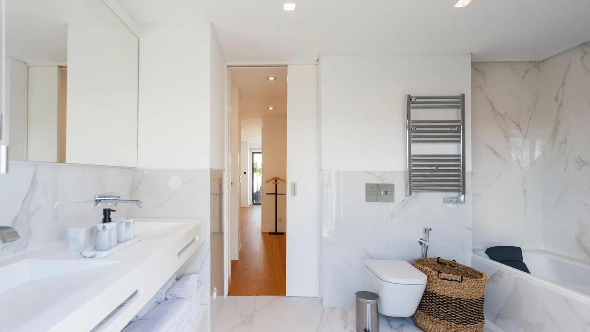 Luxurious Apartment With Balcony In The Parque Eduardo VII Region Lisbon Portugal