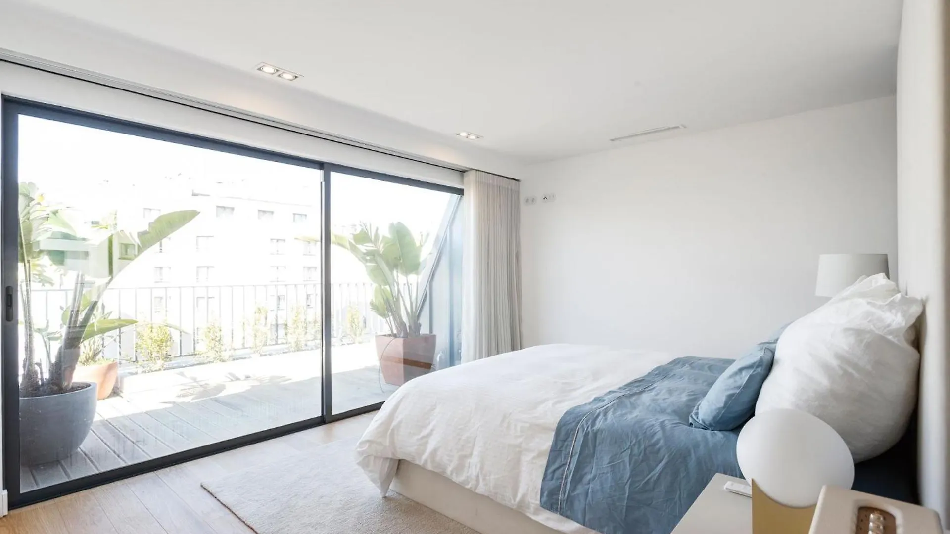 Luxurious Apartment With Balcony In The Parque Eduardo VII Region Lisbon