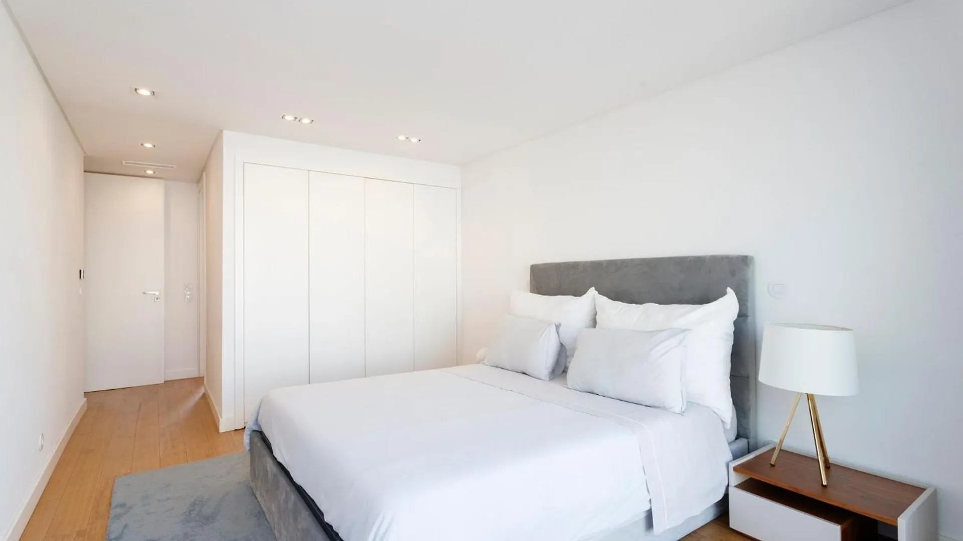 Luxurious Apartment With Balcony In The Parque Eduardo VII Region Lisbon 0*,